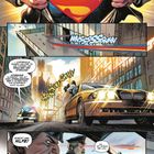 „...Er macht seinen Job.“ „Wiederhole...“ „Schickt uns Hilfe!“ Ein Mann in Anzug reißt sein Hemd auf, darunter ein Superman-Symbol. 