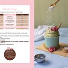 Text: "Matcha Froyo", Rezept für Matcha Frozen Joghurt. Illustration: Grüner Joghurt im Becher, bestreut mit Kokosraspeln.