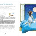 "Warten auf das Sandmännchen". Mädchen sitzt auf einem Bett am offenen Fenster unter Nachthimmel mit Mond, hält Stofftier.