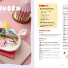 Texte „Einhorn“, „Material“, Liste von Häkelmaterialien. Bild: Gehäkeltes Einhorn-Gesicht als Brillenetui, Anleitung rechts.