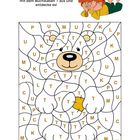 Text: "In diesem Buchstabensalat ist etwas versteckt. Male alle Felder mit dem Buchstaben T aus und entdecke es!" Illustration eines Bären mit Buchstaben. Oben ein Kind.