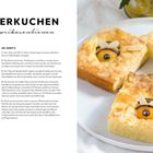 Rezept für Butterkuchen mit Aprikosenbienen. Links Anleitung, rechts Kuchenstücke mit Aprikosen und Mandelbienen.