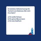 Quizfrage: "Ein beliebtes Volkslied besingt Die Fischerin vom Bodensee. Wer zieht ihren Kahn?" a) Schwan b) Wassermann c) Goldfisch. Darstellung eines Leuchtturms und Schiffs am Rand.