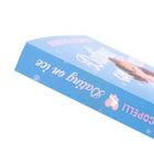 „Dancing on Ice“, blauer Buchrücken, weiße Schneeflocken, rosa Handschuhe und ein Frauenbild.