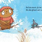 Die Eule staunt: „Es hat geschneit. Wie alles glitzert weit und breit!“ Illustration mit Eule, Maus und Ameisen im Schnee.