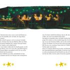 Text über Zitronencreme und Mousse au Chocolat; gesprächiger Abend. Illustration: Gruppe sitzt an beleuchtetem Tisch.