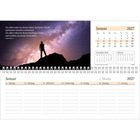 Kalender 2027, Januar. Bibelvers Psalm 145,5-6. Foto: Person steht vor Sternenhimmel auf Bergspitze.