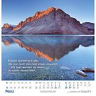 Freuen dürfen sich alle, die nur noch von Gott etwas erwarten. Matthäus 5,3. Kalender für März mit Berg- und Seeblick.