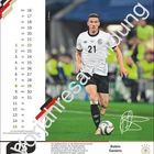 Kalender für März 2023, Spieler Robin Gosens in einem Fußballtrikot auf einem Spielfeld.