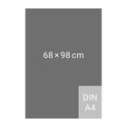 "68×98 cm" zentral, "DIN A4" unten rechts. Graue Rechtecke, das größere mit weißen Texten.