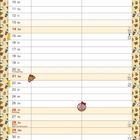 Kalenderseite mit März, Wochentagen und Feiertagen. Illustration von einer Katze, bunte Motive im Hintergrund.