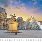 MÄR unten links. Kalender mit einem historischen Gebäude, Reiterstatue und Glaspyramide bei Sonnenuntergang.