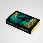 „Arne Dahl, Doppelspiel, Jonas Moström“. Gelb-grün-schwarzes Buchcover mit Silhouette einer laufenden Person.