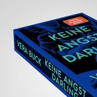 Auf einem Buch stehen die Texte: "Keine Angst darling", "Vera Buck". Ein orangefarbener Aufkleber: "SPIEGEL Bestseller-Autorin".