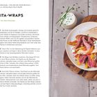 "Fajita-Wraps Tex-Mex-Klassiker" Rezept mit Zutatenliste und Zubereitungsschritten. Ein Teller mit Wraps und Steakstreifen.