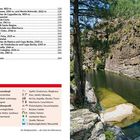 Texte zeigen Wanderwege mit Zeitangaben, Höhenmetern und Seitenzahlen. Symbolerklärung gibt Infos zu Wanderwegen. Links Text, rechts ein Fluss in einer Felslandschaft mit Bäumen.