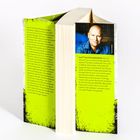 Ein Buchrücken mit grünen Hintergrund. Links: Text über Gunni Hilding, Polizistin. Rechts: Autor Mattias Edvardsson, mit Foto.