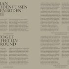 Titel: "Wie man mit beiden Füßen auf den Boden kommt" / "How to get both feet on the ground". Text über Videoinstallation und Natur.