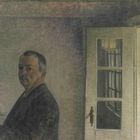 Ein Gemälde zeigt eine Person im Profil mit Pinsel in der Hand vor einer offenen Tür mit Glasfenstern.