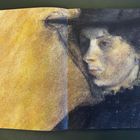 Eine Illustration zeigt das Gesicht einer nach links blickenden Person mit ernstem Ausdruck, gemalt in erdigen Tönen.