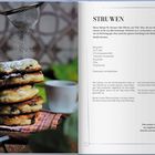 „STRUWEN“ – Rezept für Struwen mit Mehl, Zucker, Rosinen; bestäubt mit Puderzucker. Links: gestapelte Struwen, bestäubt.