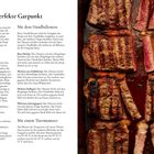 Links Erklärungen zu Steak-Garpunkten, rechts verschieden gegarte Steakstücke mit Messer und Schale.