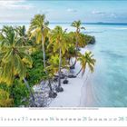 Kalenderseite für März mit tropischer Insel und Palmen am Strand, umgeben von türkisfarbenem Meer.