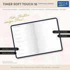 "Timer Soft Touch 18 Terminkalender: Mehr Struktur, weniger Stress! Zwei Seiten pro Woche, viel Platz für Notizen."

Offen liegt ein Kalender mit Platz zum Schreiben, daneben ein Logo von Korsch Verlag.