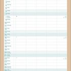 Ein Kalenderblatt für März 2027 mit dem Spruch "Abenteuer beginnen da, wo Pläne enden" und einer Bus-Illustration.