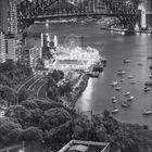 Sydney – Australien, Harbour Bridge, Höhe: 134 Meter, Bauzeit: 1924–1932. Schwarz-weißes Foto mit Kalender für März 2021.