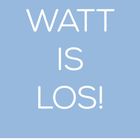 "WATT IS LOS!" in weißer Schrift auf hellblauem Hintergrund. Darunter ein Kalender mit Tagen und Monat "Januar".