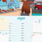 "Ich möchte meine Brille abholen!" steht in einer Fleischerei neben einem Kalendarblatt für Januar 2027.