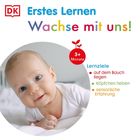"Erstes Lernen. Wachse mit uns! 3+ Monate. Lernziele: auf dem Bauch liegen, Köpfchen heben, sensorische Erfahrung." Baby lächelt.