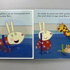 Links: "Mama Löffel gefällt es, mit der Schwimmnudel...", ein Hase in einem Pool in rotem Kleid. Rechts: "Ich mochte das...", eine Giraffe und ein Hamster im Wasser.