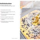 Frühstückskuchenrezept mit Zutaten und Zubereitung. Bild: Gebackener Kuchen in Glasform, goldbraun mit Kakaonibs.