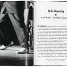 Links: Verschwommene Beine in Bewegung, weiße Schuhe. Rechts: Text über Alfred Wertheimer, Elvis 1956, persönliche Anekdoten.