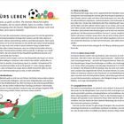 **Linke Seite:** 

"FIT FÜRS LEBEN" steht oben groß geschrieben. Diese Überschrift führt in das Thema körperliche Fitness und deren Bedeutung für ein gesundes Leben ein. Ein Abschnitt beginnt mit "Sport für dein Wohlbefinden".

**Rechte Seite:**

Textabschnitte mit Überschriften, wie "Ein Werk im Werden", "Entfessele deine innere Kraft", und "Ein ausgeglichener Geist".Diese besprechen die Wichtigkeit von mentaler Stärke und Selbstkontrolle.

Der Hintergrund ist in zwei Spalten aufgeteilt, kombiniert mit Illustrationen im oberen und unteren Bereich.