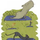 Tiere auf Yogamatten im Freien: Hund, Maus und Vögel üben Yoga-Posen auf grünem Gras. Illustrative Darstellung.