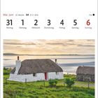 Kalenderseite Mai/Juni. Wochentage von Montag, 31. bis Sonntag, 6. Cottage an einem See mit grasbedecktem Dach.