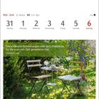 Kalendarium für Mai/Juni. Zitat: „Die schönsten Erinnerungen sind stets Erlebnisse, für die man sich Zeit genommen hat." - Charles Kuralt. Eine idyllische Gartenszene mit Tisch, Stühlen und Blumen.