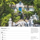 Mai/Juni, 22. Woche. Zitat: "Die neue Stadt wird durch den gebaut, der sie zu erträumen wagt." Kalendertage.

Ein Friesenhaus mit blauem Tor, umgeben von Bäumen.