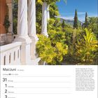Mai/Juni Kalenderblatt mit Wochentagen und Daten. Text über Sir Thomas Hanbury und einen botanischen Garten. Säulen und Pflanzen.