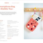 Smartphone Bag »Bubble Tea«: Anleitung und Materialien für eine niedliche Smartphone-Tasche im Bubble-Tea-Stil. Rechts ein Foto der Tasche.
