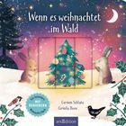 „Wenn es weihnachtet im Wald“ in weißer Schrift. Illustration von Tieren um einen geschmückten Weihnachtsbaum im Schnee.