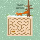 Winter im Wald. Ein Eichhörnchen neben einem Baum über einem Labyrinth mit Eicheln. Schneeflocken fallen.