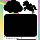 "Das ist mein Lieblingstier" und "Kratz dem Einhorn ein zauberhaftes Muster!" bunte Illustration mit Regenbogen und Einhorn.