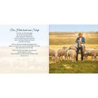 Text: "Der Hirte kennt seine Schafe... Johannes 10,2-5." Neben dem Text steht ein Mann mit Hut inmitten von Schafen auf einer Weide.