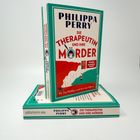 „Philippa Perry: Die Therapeutin und ihre Mörder“. Zwei Bücher, das obere schräg stehend. Cover in Grün und Rot.