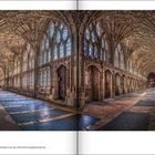 Gloucester Cathedral: einer der schönsten Kreuzgänge Englands. Zwei eindrucksvolle Gänge mit prächtigen Gewölben und Buntglasfenstern.