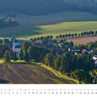 Text: "März", "Blick Papstdorf vom Papststein, Sächsische Schweiz". Im Hintergrund eine ländliche, hügelige Landschaft.